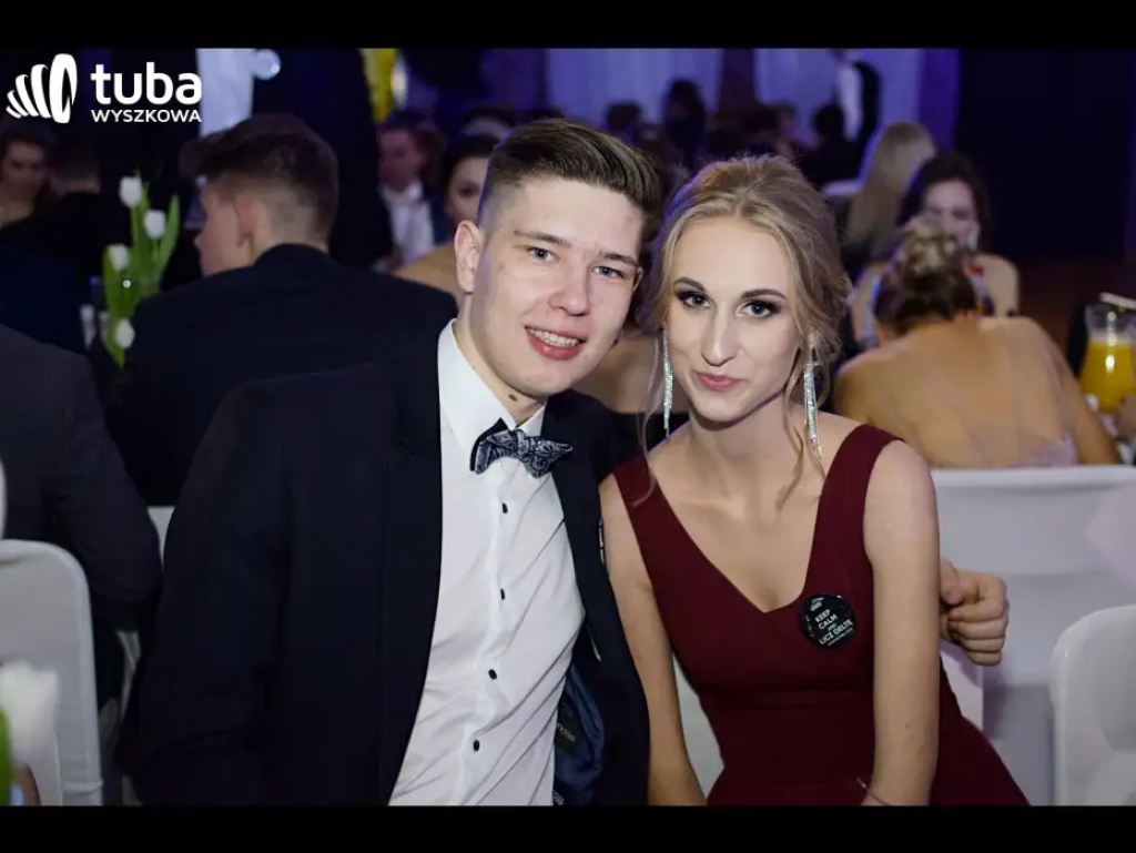 Baśniowy bal studniówkowy maturzystów Zespołu Szkół nr 3 w Wyszkowie (video)