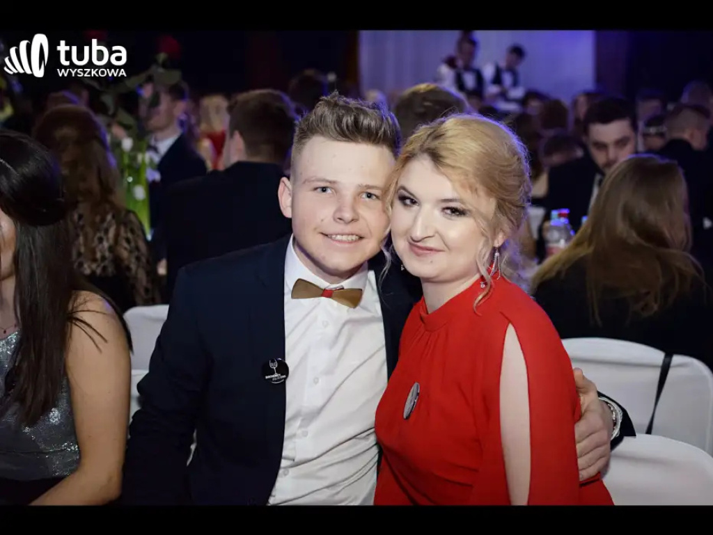 Baśniowy bal studniówkowy maturzystów Zespołu Szkół nr 3 w Wyszkowie (video)