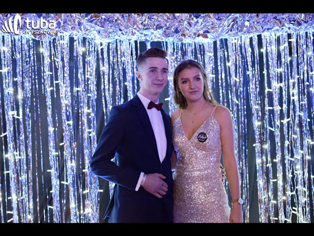 Baśniowy bal studniówkowy maturzystów Zespołu Szkół nr 3 w Wyszkowie (video)