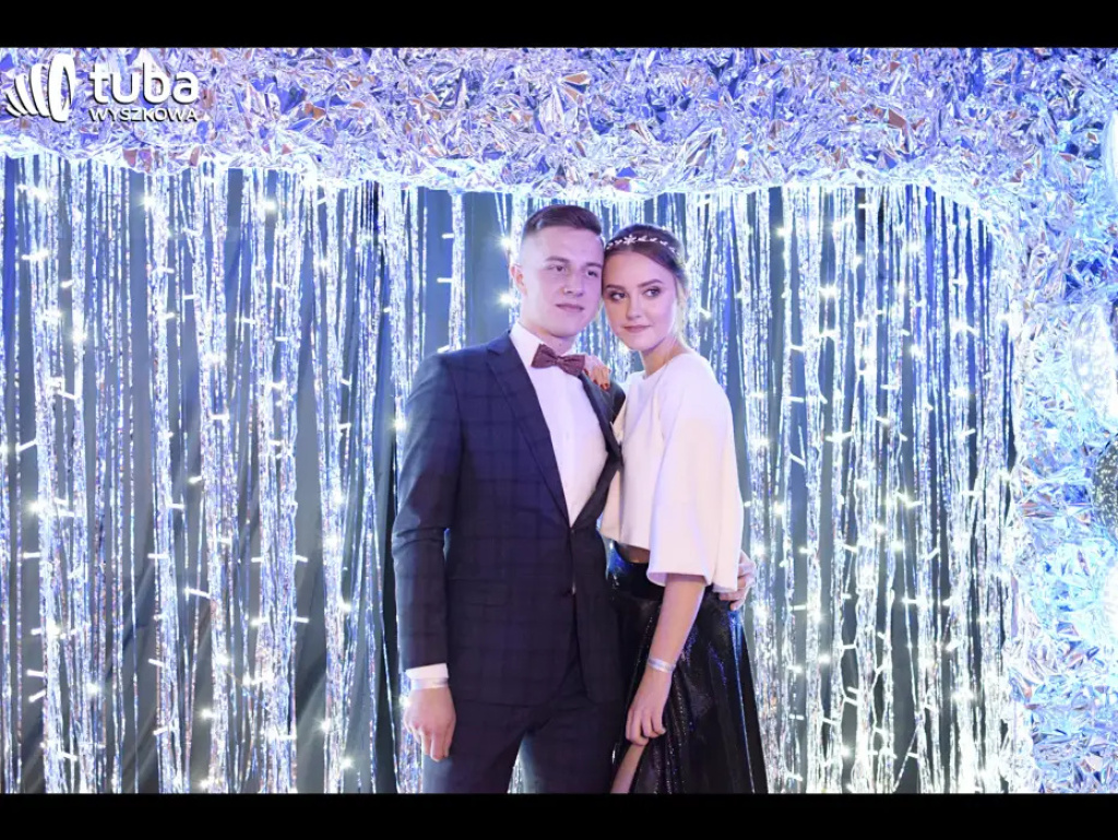 Baśniowy bal studniówkowy maturzystów Zespołu Szkół nr 3 w Wyszkowie (video)