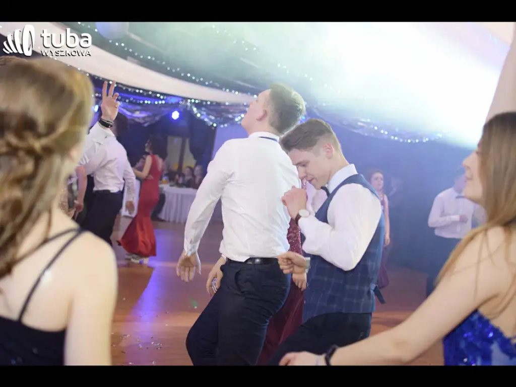 Baśniowy bal studniówkowy maturzystów Zespołu Szkół nr 3 w Wyszkowie (video)