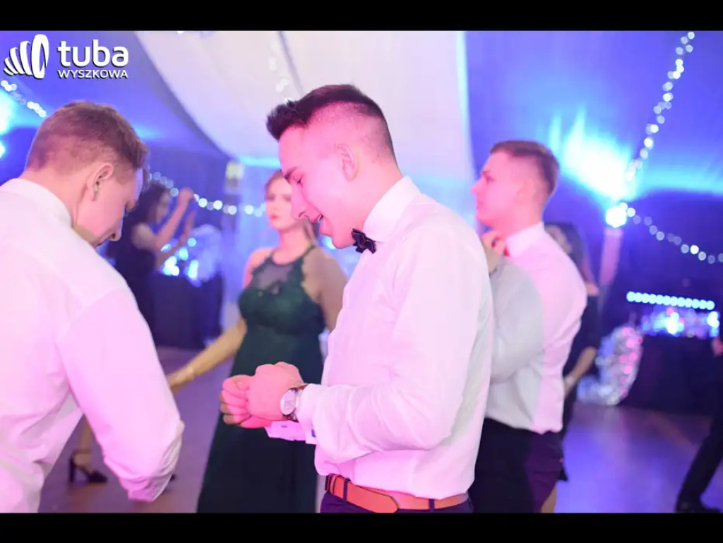 Baśniowy bal studniówkowy maturzystów Zespołu Szkół nr 3 w Wyszkowie (video)