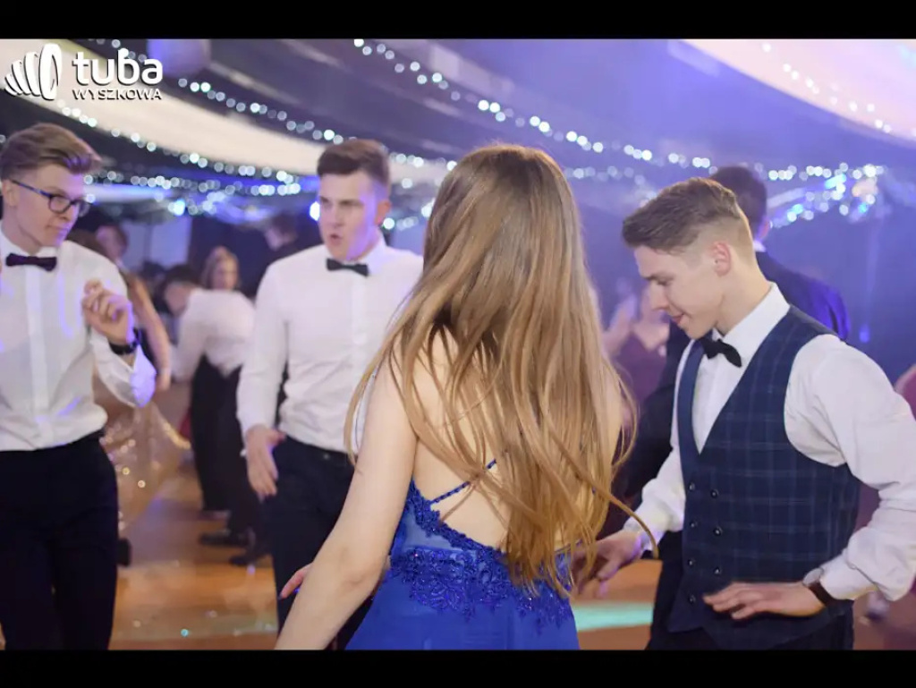 Baśniowy bal studniówkowy maturzystów Zespołu Szkół nr 3 w Wyszkowie (video)