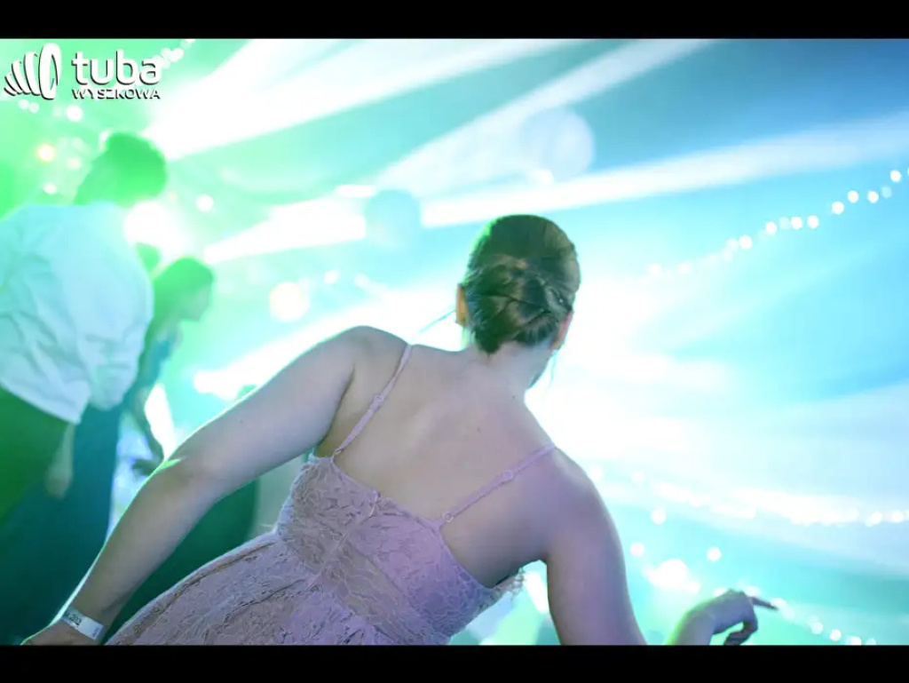 Baśniowy bal studniówkowy maturzystów Zespołu Szkół nr 3 w Wyszkowie (video)