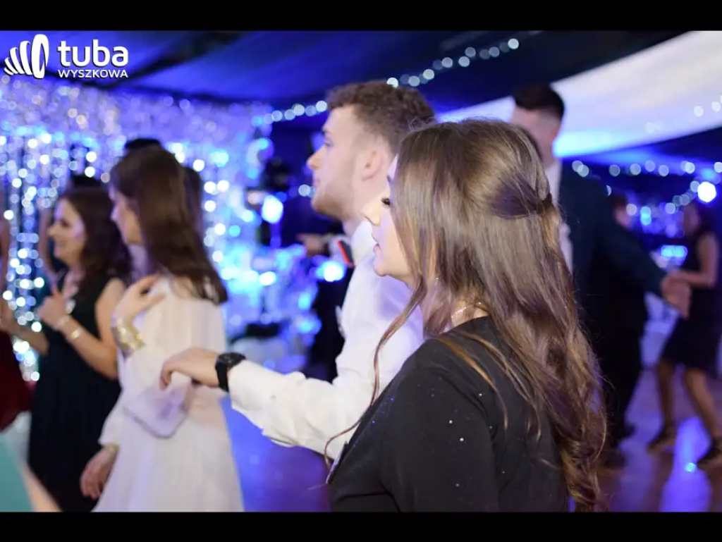 Baśniowy bal studniówkowy maturzystów Zespołu Szkół nr 3 w Wyszkowie (video)