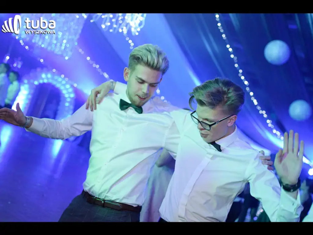 Baśniowy bal studniówkowy maturzystów Zespołu Szkół nr 3 w Wyszkowie (video)