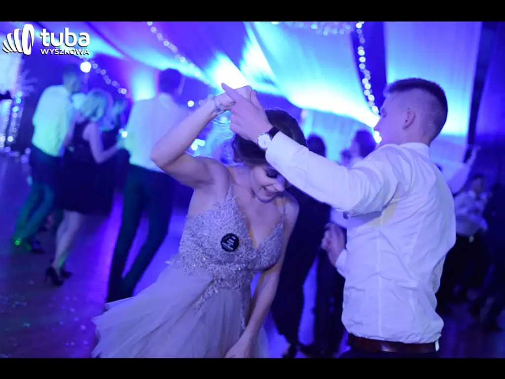 Baśniowy bal studniówkowy maturzystów Zespołu Szkół nr 3 w Wyszkowie (video)