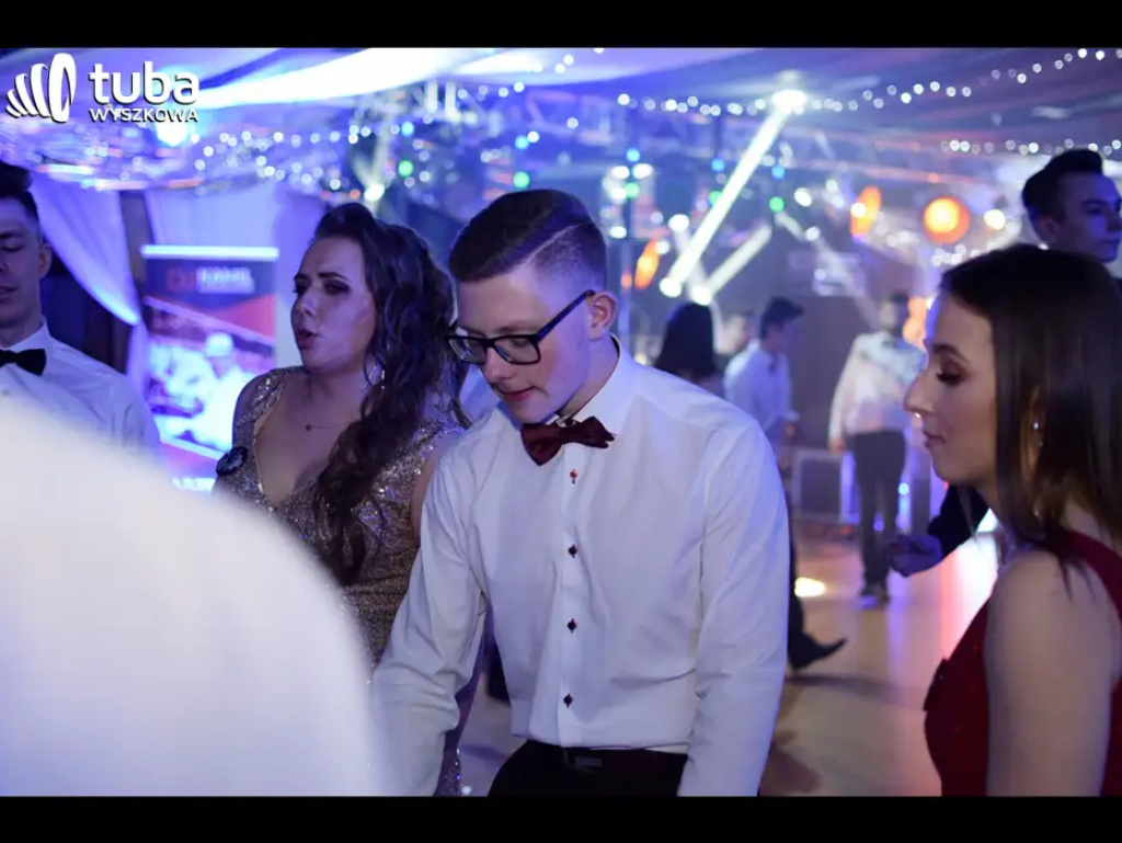 Baśniowy bal studniówkowy maturzystów Zespołu Szkół nr 3 w Wyszkowie (video)