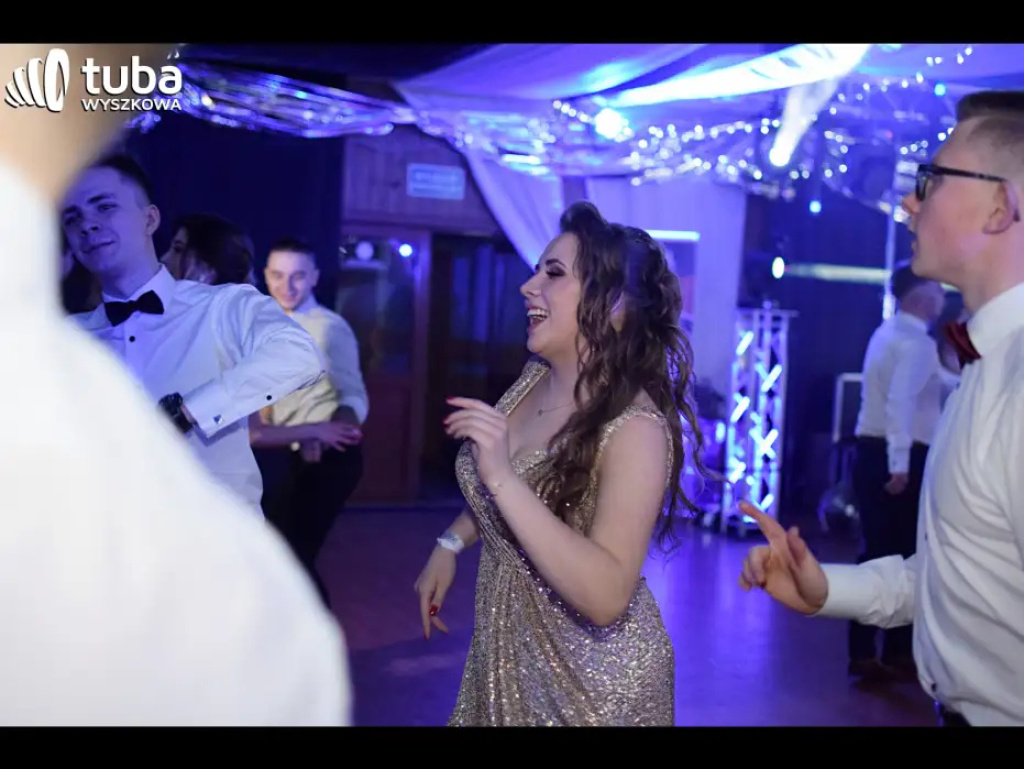 Baśniowy bal studniówkowy maturzystów Zespołu Szkół nr 3 w Wyszkowie (video)