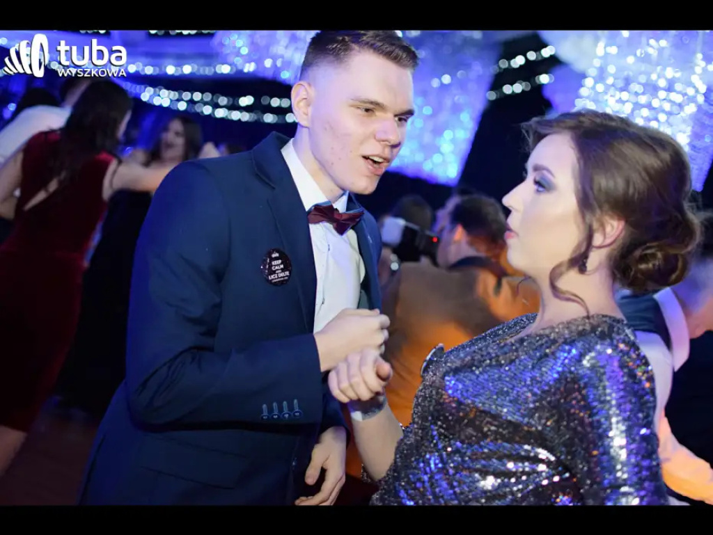 Baśniowy bal studniówkowy maturzystów Zespołu Szkół nr 3 w Wyszkowie (video)