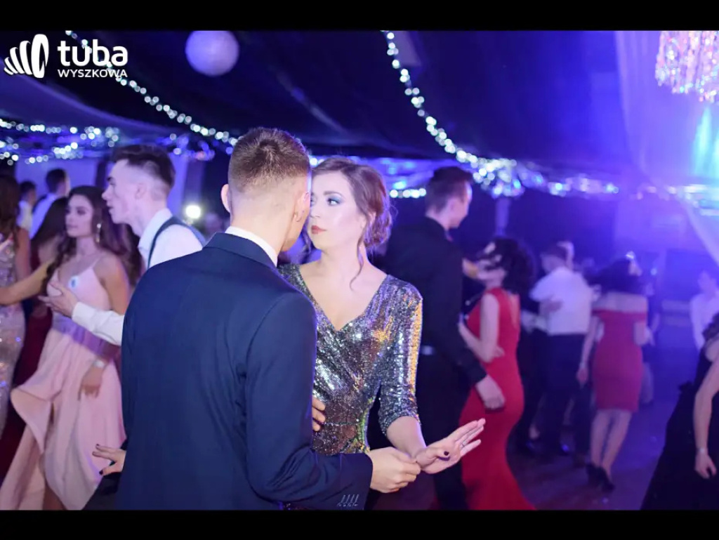 Baśniowy bal studniówkowy maturzystów Zespołu Szkół nr 3 w Wyszkowie (video)