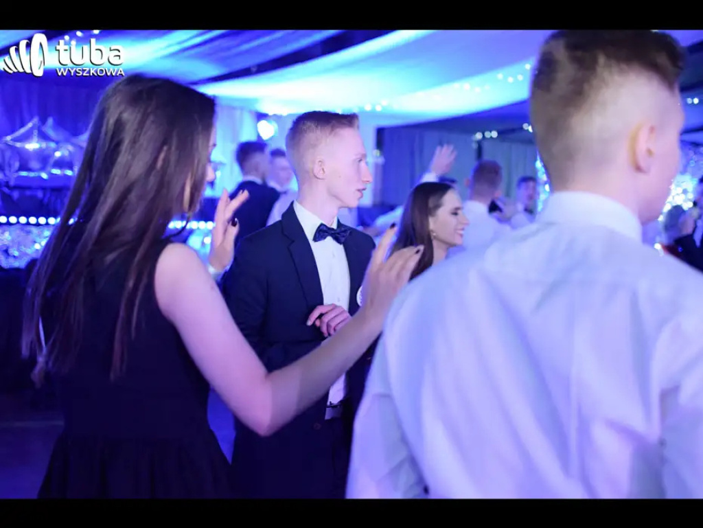 Baśniowy bal studniówkowy maturzystów Zespołu Szkół nr 3 w Wyszkowie (video)