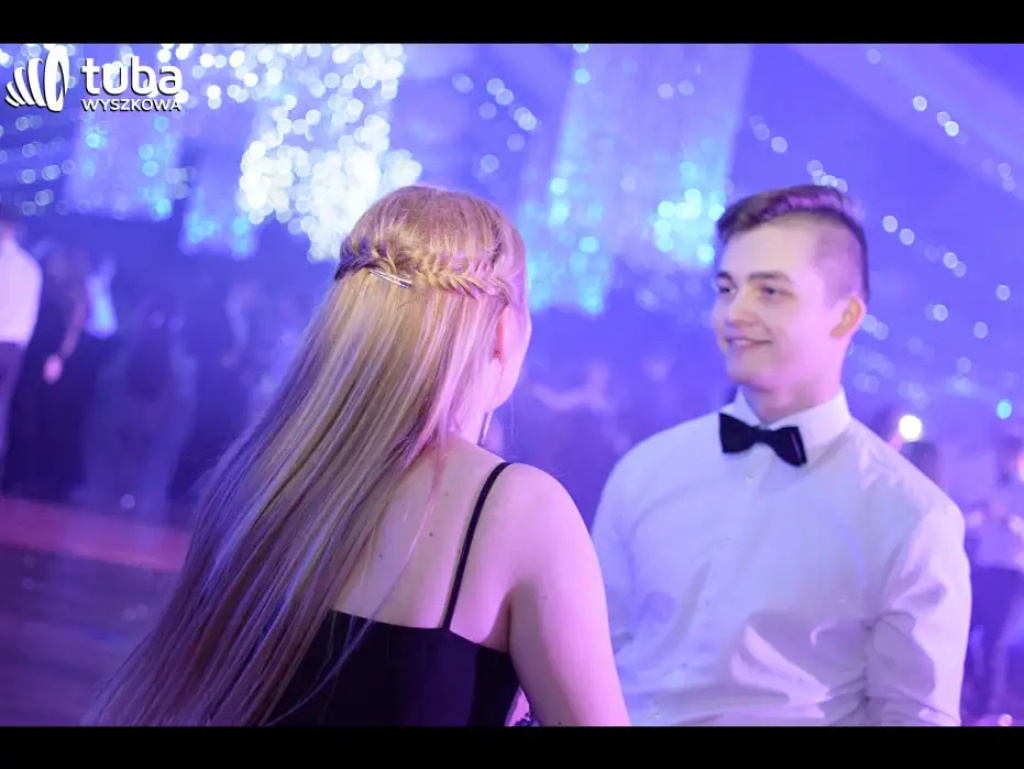 Baśniowy bal studniówkowy maturzystów Zespołu Szkół nr 3 w Wyszkowie (video)