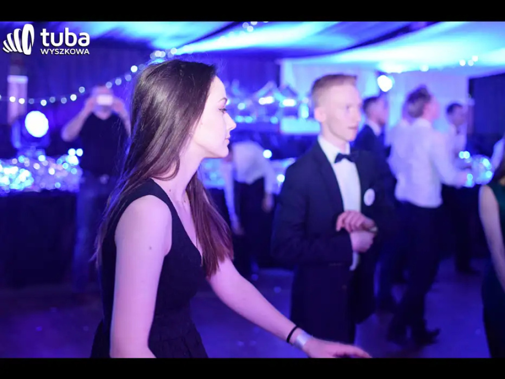 Baśniowy bal studniówkowy maturzystów Zespołu Szkół nr 3 w Wyszkowie (video)