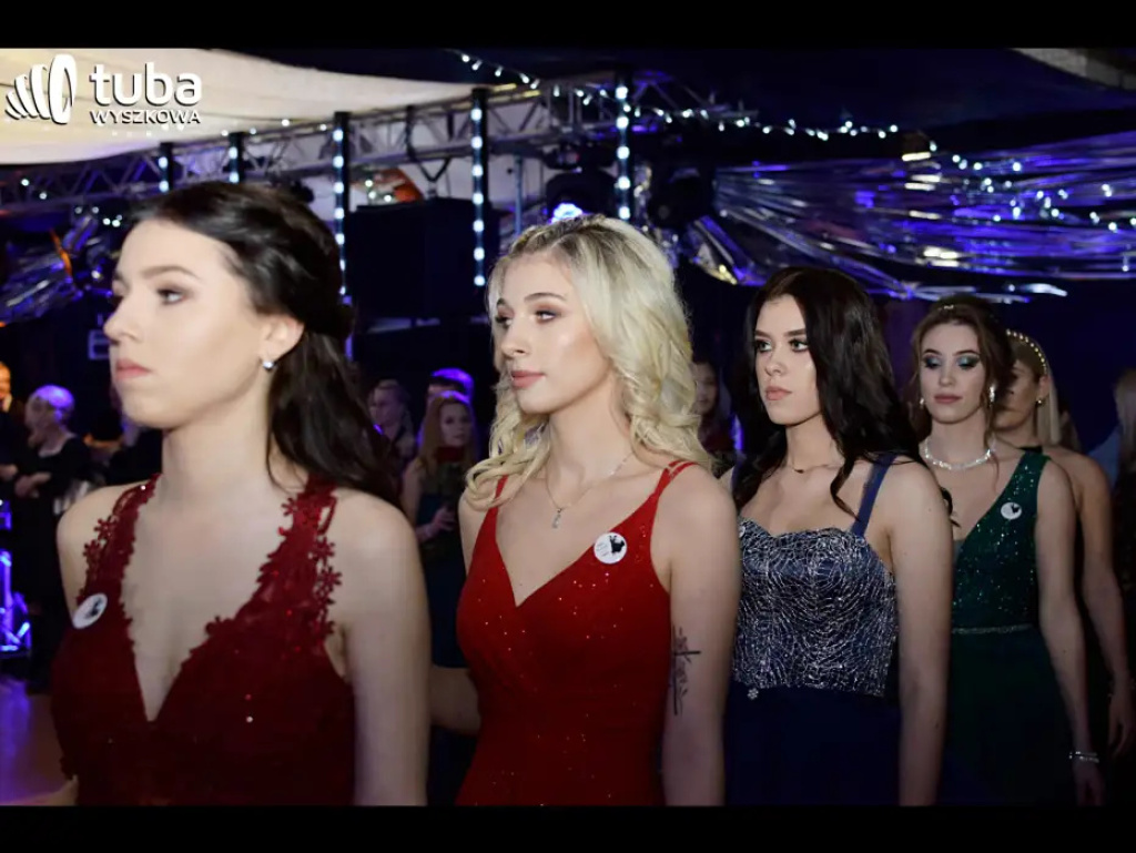 Baśniowy bal studniówkowy maturzystów Zespołu Szkół nr 3 w Wyszkowie (video)