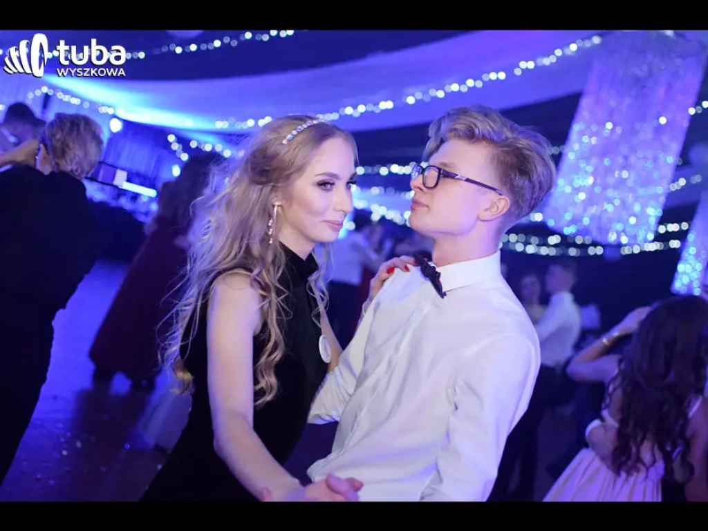 Baśniowy bal studniówkowy maturzystów Zespołu Szkół nr 3 w Wyszkowie (video)