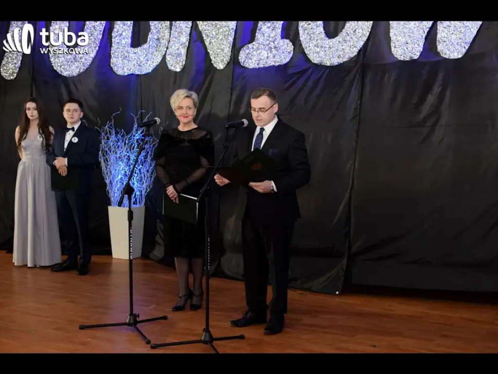 Baśniowy bal studniówkowy maturzystów Zespołu Szkół nr 3 w Wyszkowie (video)