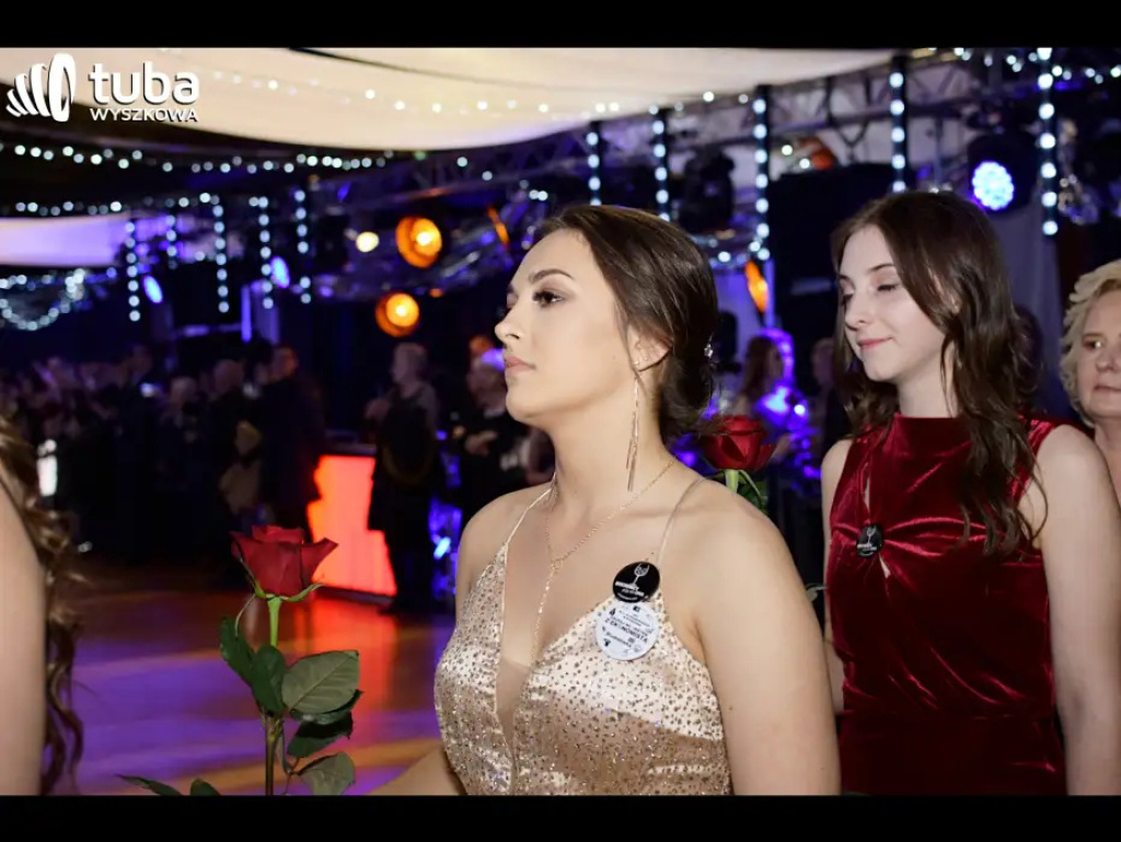 Baśniowy bal studniówkowy maturzystów Zespołu Szkół nr 3 w Wyszkowie (video)