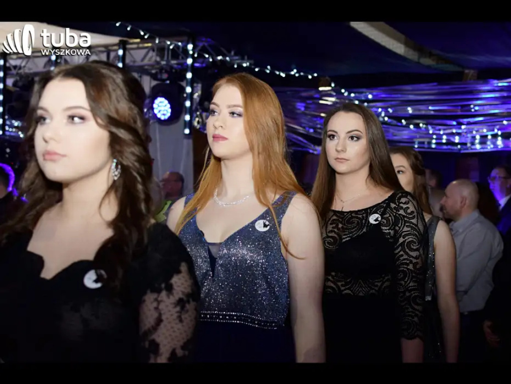 Baśniowy bal studniówkowy maturzystów Zespołu Szkół nr 3 w Wyszkowie (video)