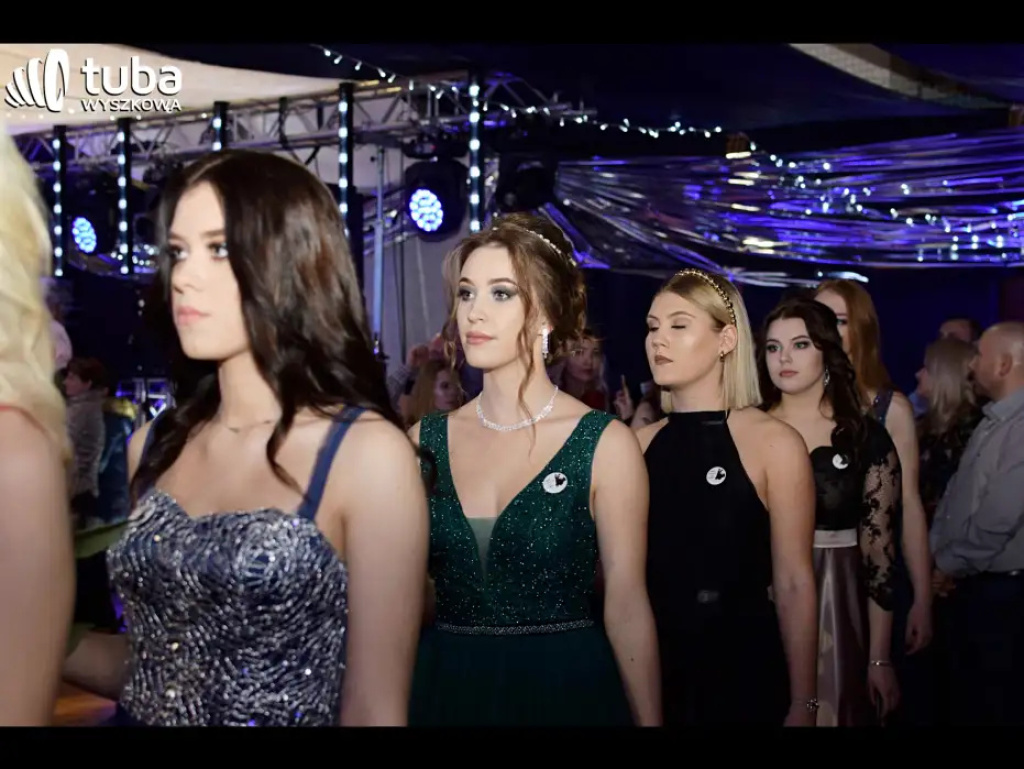 Baśniowy bal studniówkowy maturzystów Zespołu Szkół nr 3 w Wyszkowie (video)