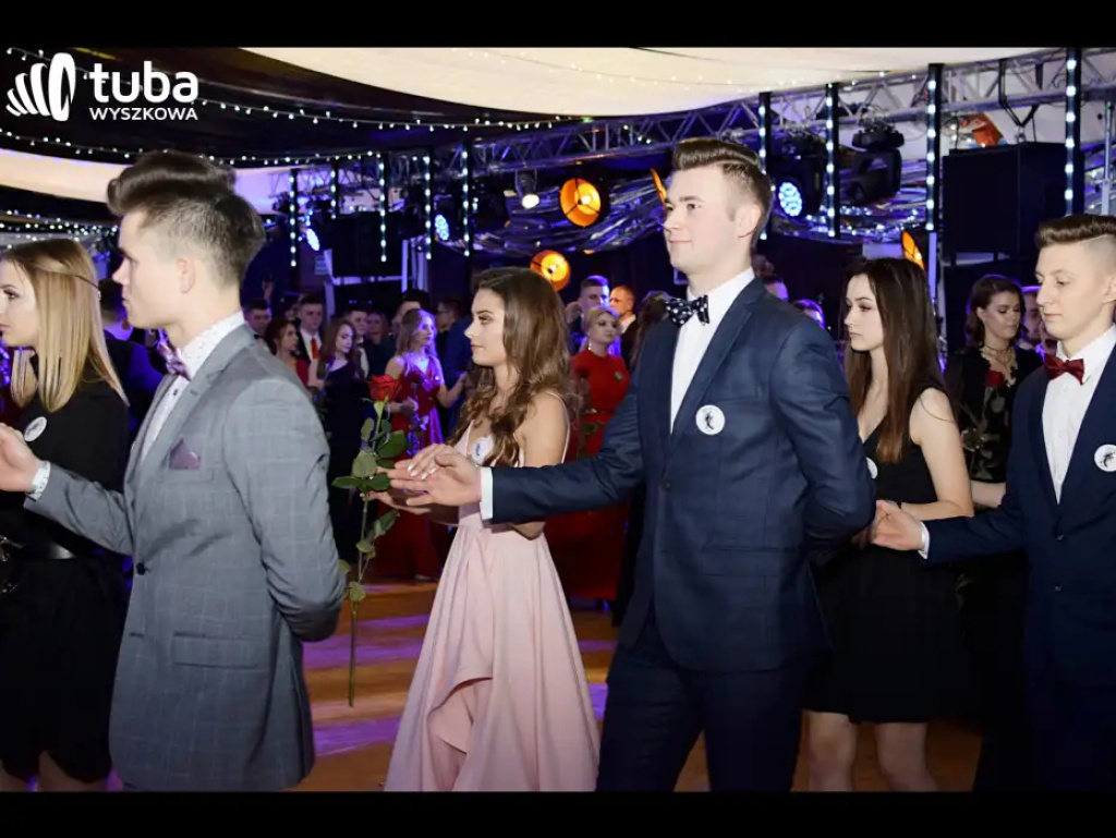 Baśniowy bal studniówkowy maturzystów Zespołu Szkół nr 3 w Wyszkowie (video)