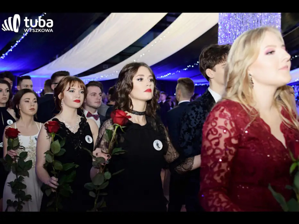 Baśniowy bal studniówkowy maturzystów Zespołu Szkół nr 3 w Wyszkowie (video)