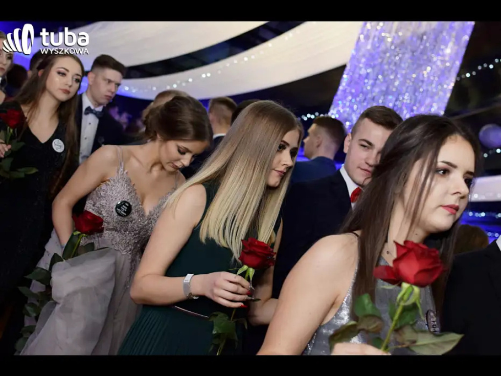 Baśniowy bal studniówkowy maturzystów Zespołu Szkół nr 3 w Wyszkowie (video)
