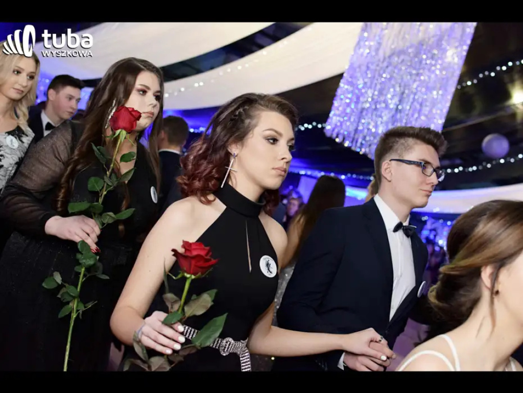 Baśniowy bal studniówkowy maturzystów Zespołu Szkół nr 3 w Wyszkowie (video)
