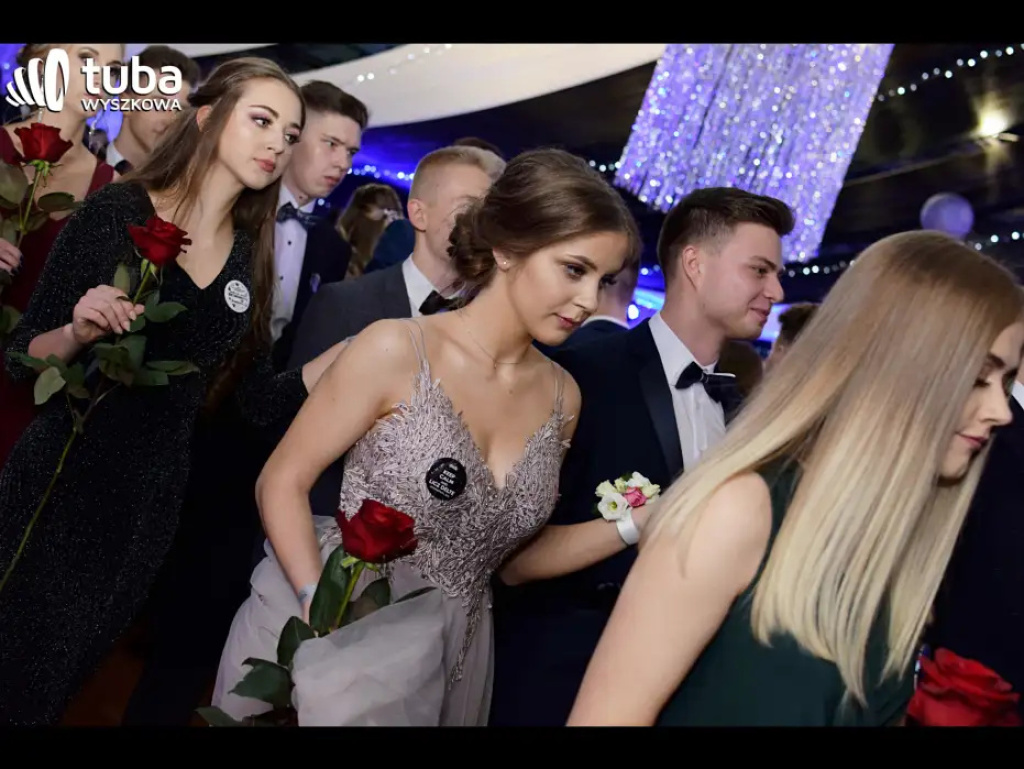 Baśniowy bal studniówkowy maturzystów Zespołu Szkół nr 3 w Wyszkowie (video)