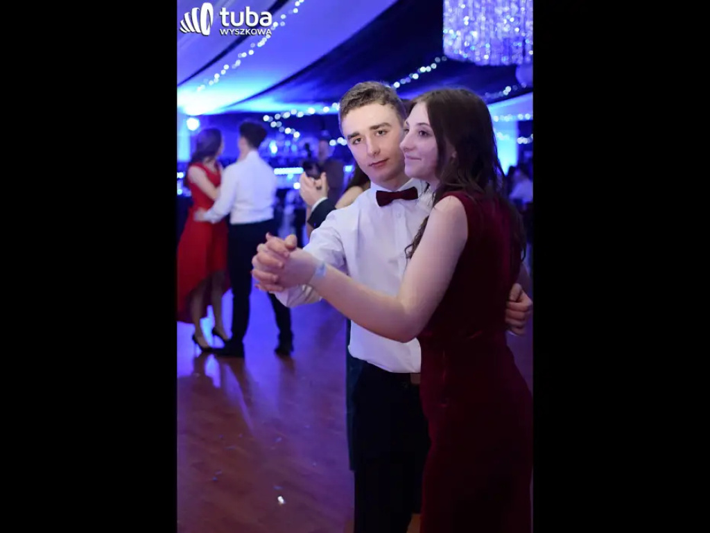 Baśniowy bal studniówkowy maturzystów Zespołu Szkół nr 3 w Wyszkowie (video)