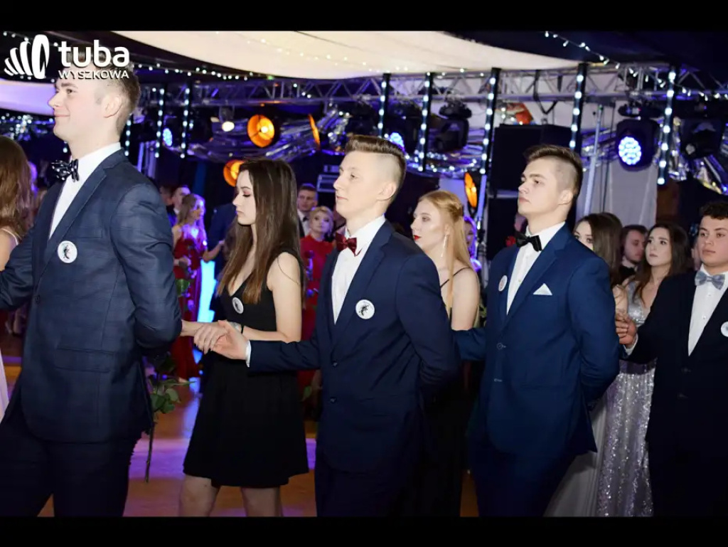 Baśniowy bal studniówkowy maturzystów Zespołu Szkół nr 3 w Wyszkowie (video)
