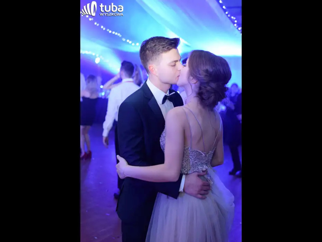 Baśniowy bal studniówkowy maturzystów Zespołu Szkół nr 3 w Wyszkowie (video)