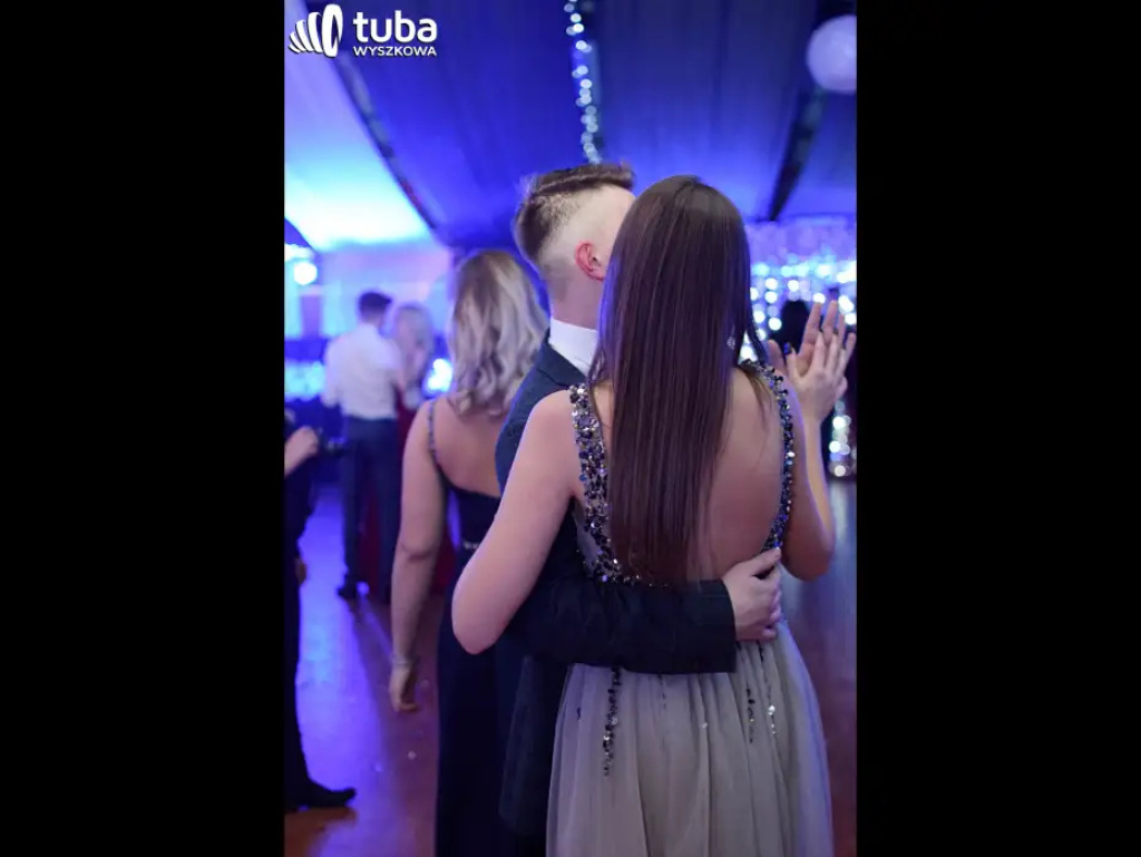 Baśniowy bal studniówkowy maturzystów Zespołu Szkół nr 3 w Wyszkowie (video)