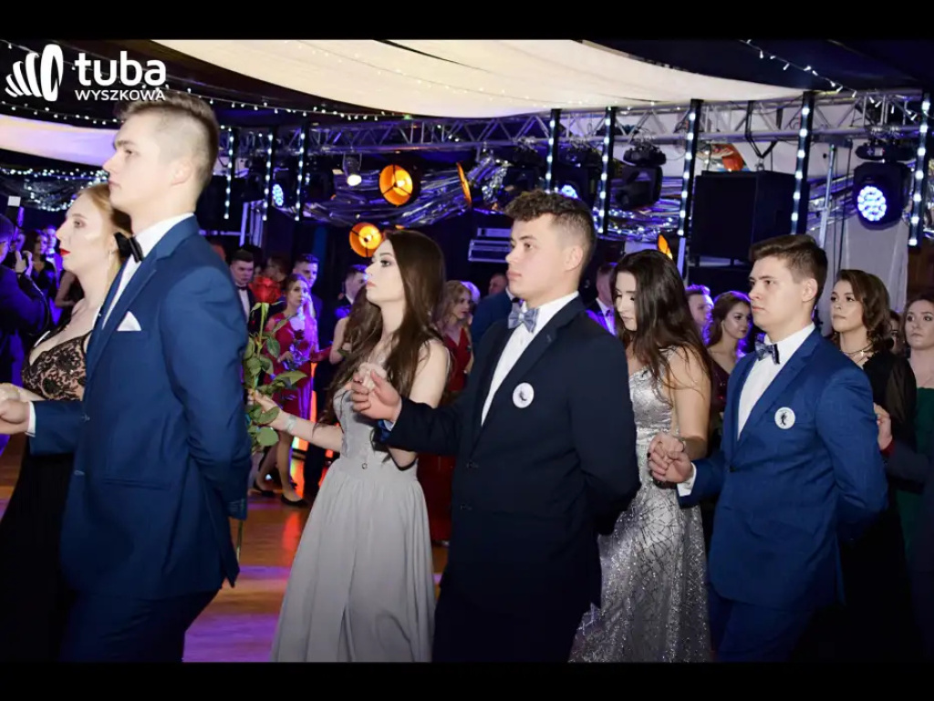 Baśniowy bal studniówkowy maturzystów Zespołu Szkół nr 3 w Wyszkowie (video)