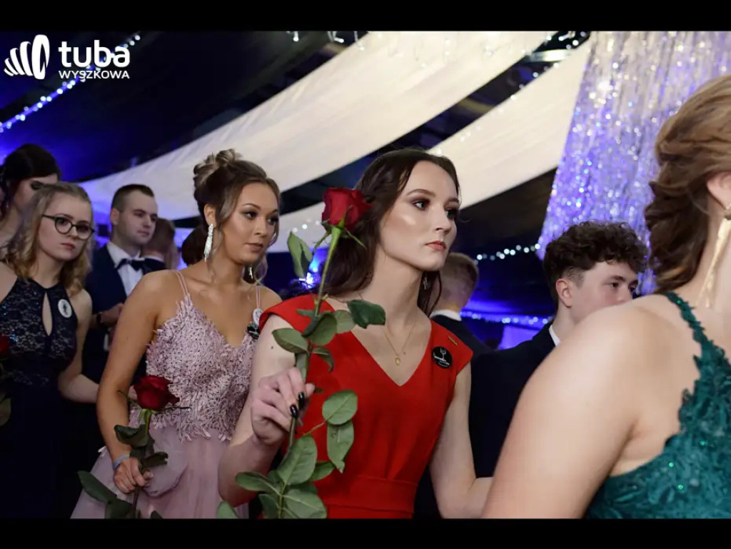 Baśniowy bal studniówkowy maturzystów Zespołu Szkół nr 3 w Wyszkowie (video)
