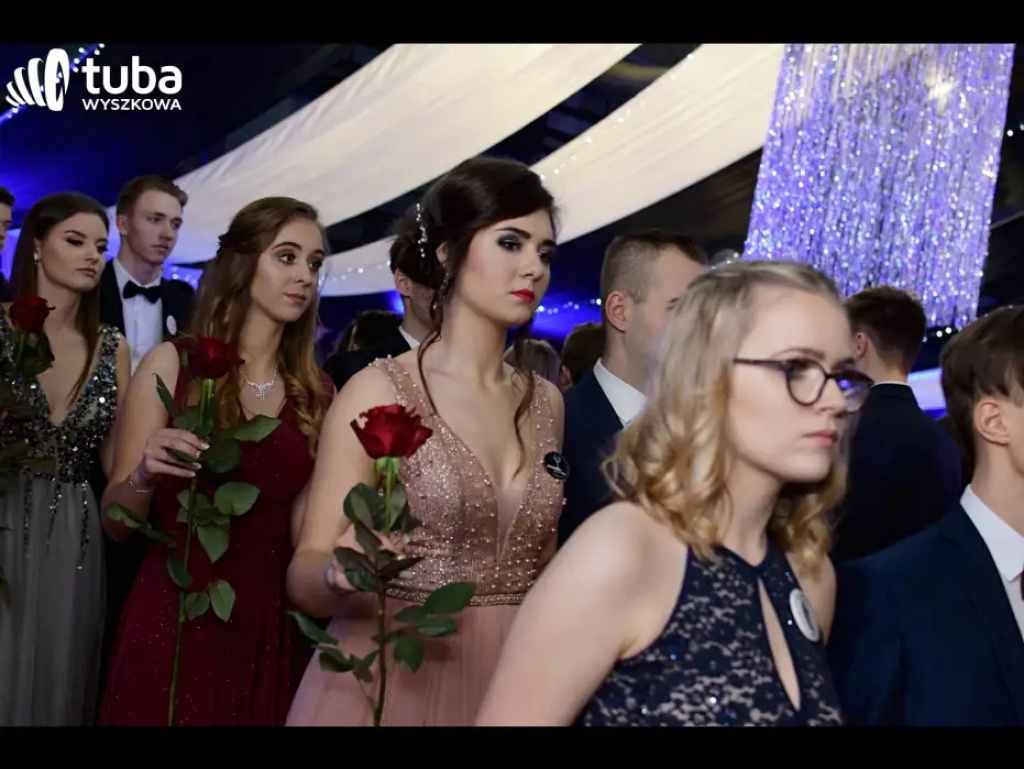 Baśniowy bal studniówkowy maturzystów Zespołu Szkół nr 3 w Wyszkowie (video)