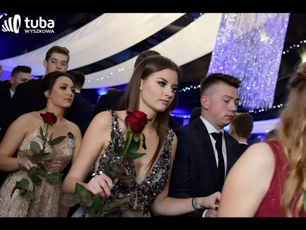 Baśniowy bal studniówkowy maturzystów Zespołu Szkół nr 3 w Wyszkowie (video)