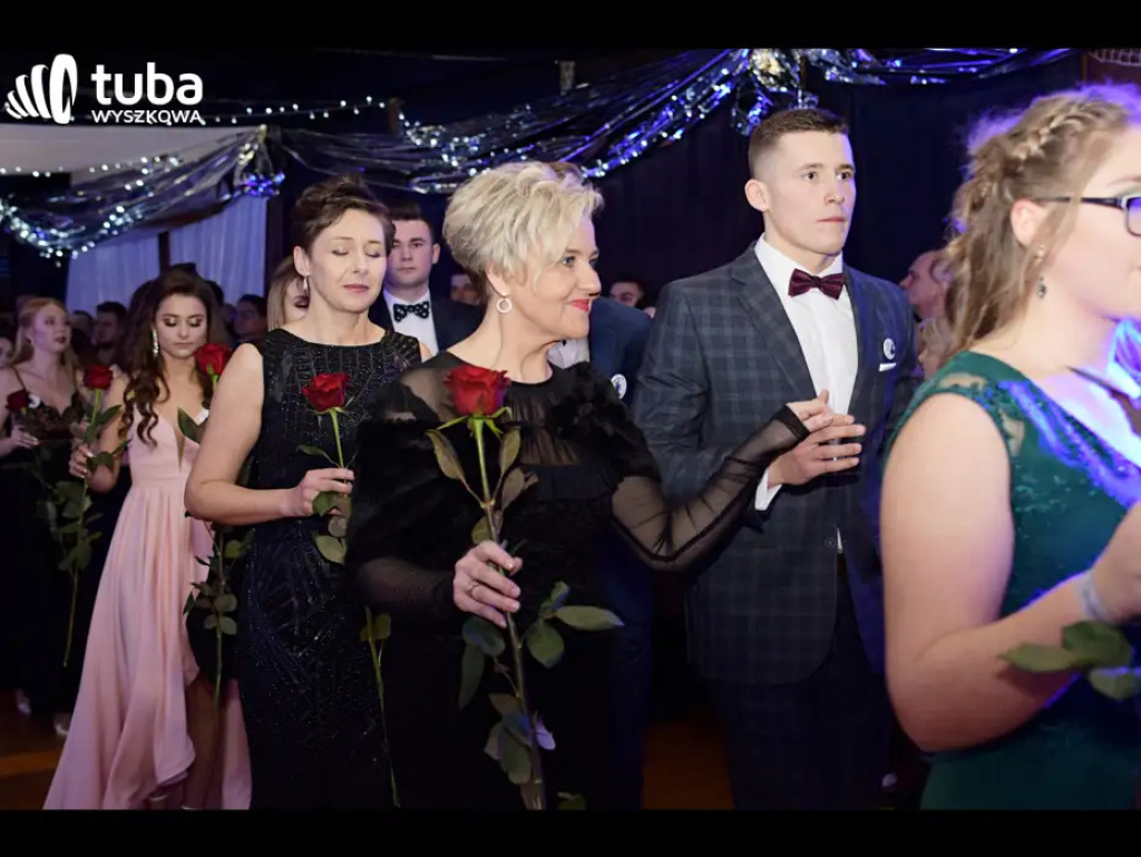 Baśniowy bal studniówkowy maturzystów Zespołu Szkół nr 3 w Wyszkowie (video)