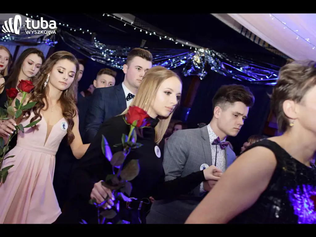 Baśniowy bal studniówkowy maturzystów Zespołu Szkół nr 3 w Wyszkowie (video)