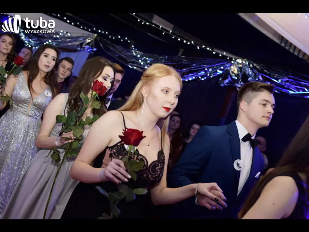 Baśniowy bal studniówkowy maturzystów Zespołu Szkół nr 3 w Wyszkowie (video)