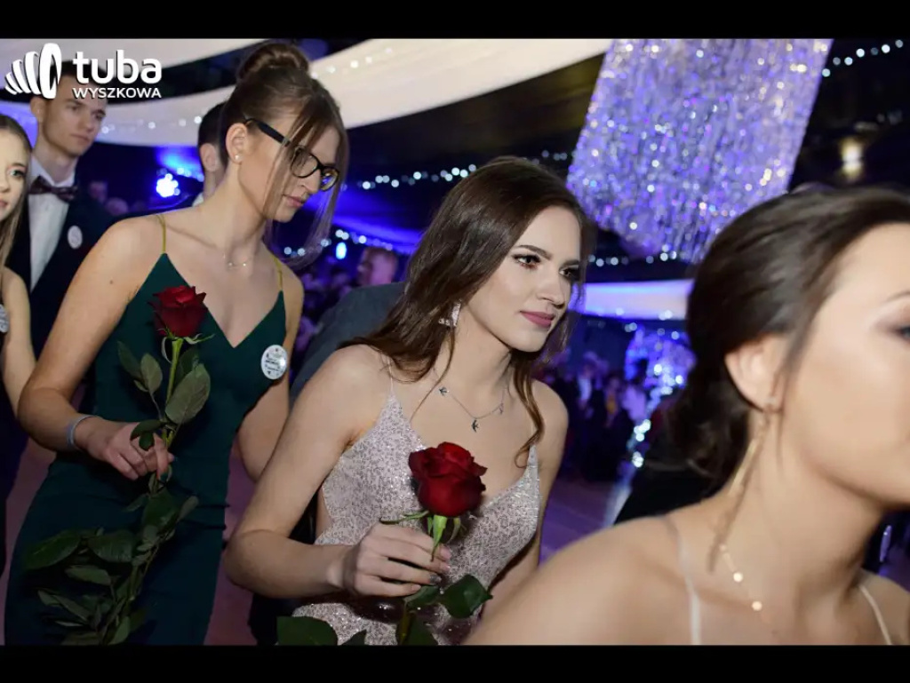 Baśniowy bal studniówkowy maturzystów Zespołu Szkół nr 3 w Wyszkowie (video)