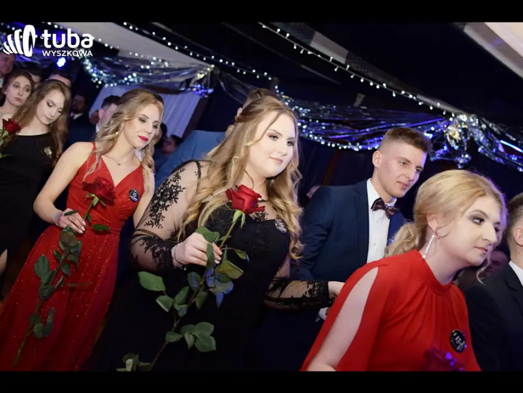 Baśniowy bal studniówkowy maturzystów Zespołu Szkół nr 3 w Wyszkowie (video)