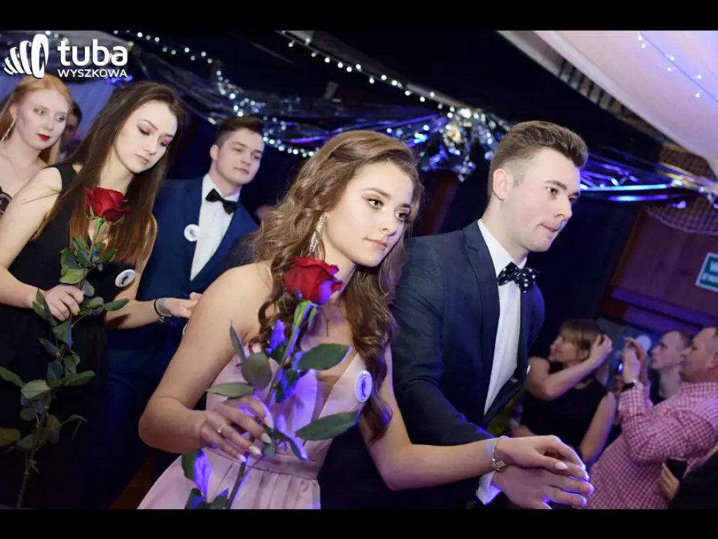 Baśniowy bal studniówkowy maturzystów Zespołu Szkół nr 3 w Wyszkowie (video)