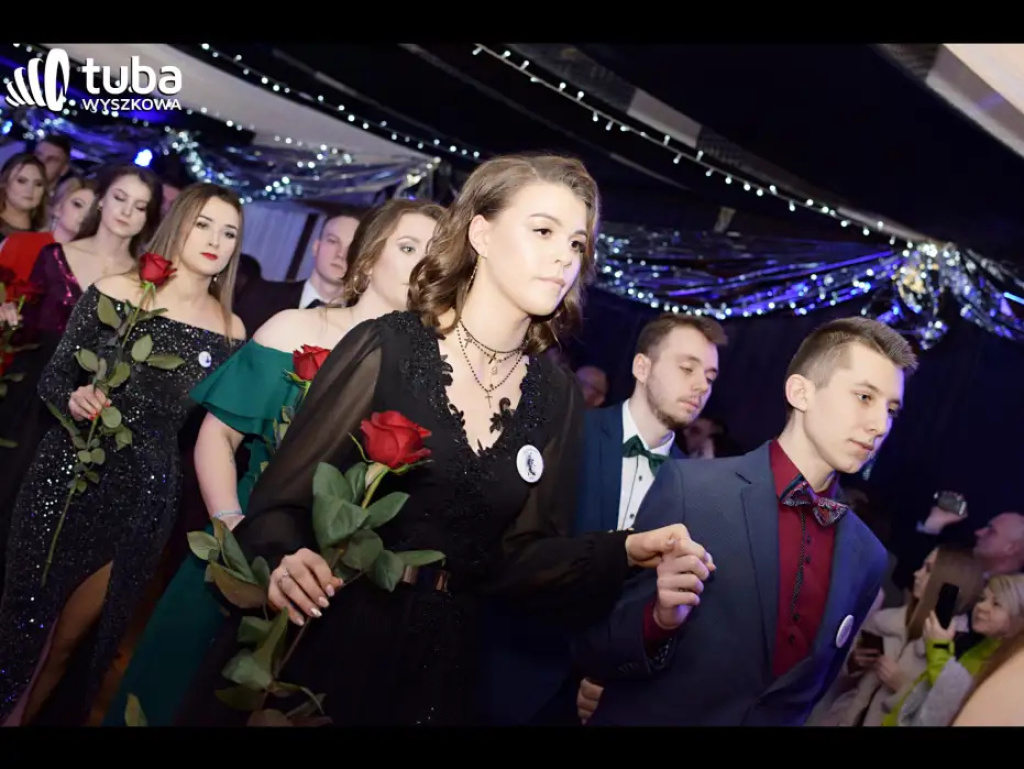 Baśniowy bal studniówkowy maturzystów Zespołu Szkół nr 3 w Wyszkowie (video)
