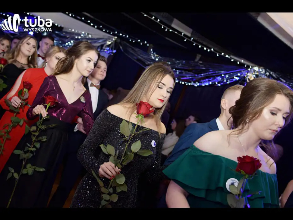 Baśniowy bal studniówkowy maturzystów Zespołu Szkół nr 3 w Wyszkowie (video)