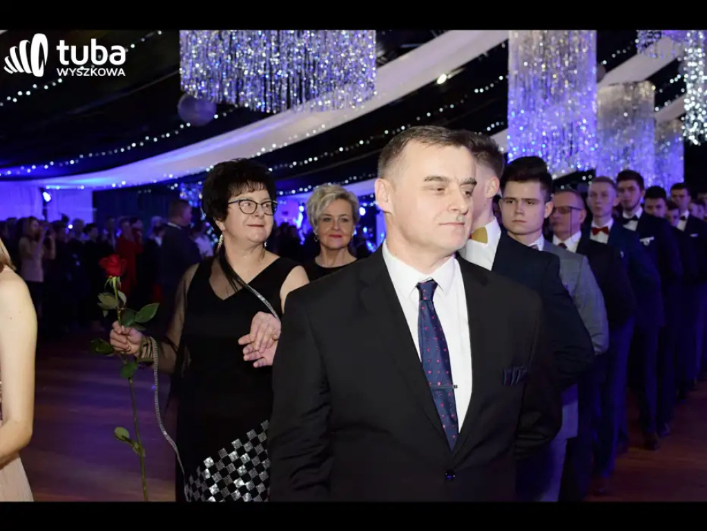 Baśniowy bal studniówkowy maturzystów Zespołu Szkół nr 3 w Wyszkowie (video)