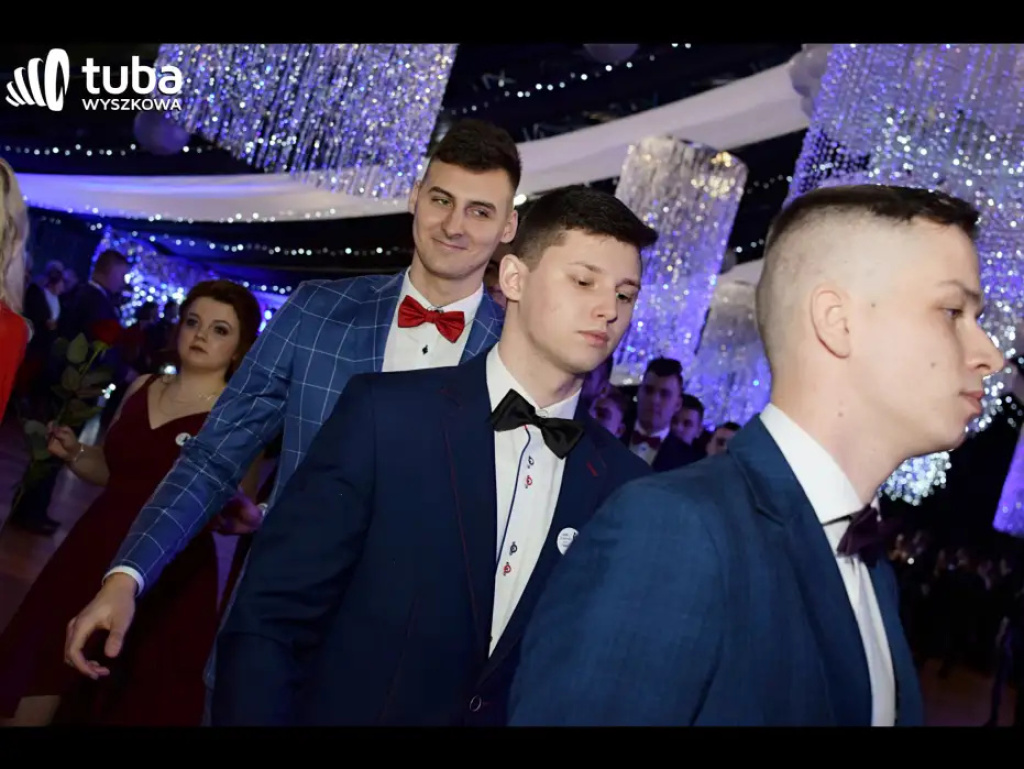 Baśniowy bal studniówkowy maturzystów Zespołu Szkół nr 3 w Wyszkowie (video)