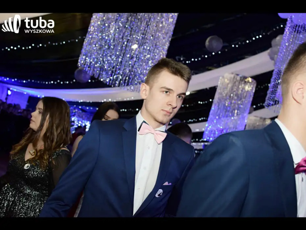 Baśniowy bal studniówkowy maturzystów Zespołu Szkół nr 3 w Wyszkowie (video)