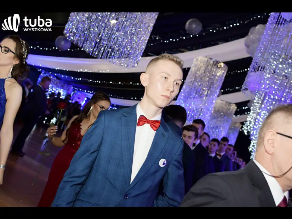 Baśniowy bal studniówkowy maturzystów Zespołu Szkół nr 3 w Wyszkowie (video)