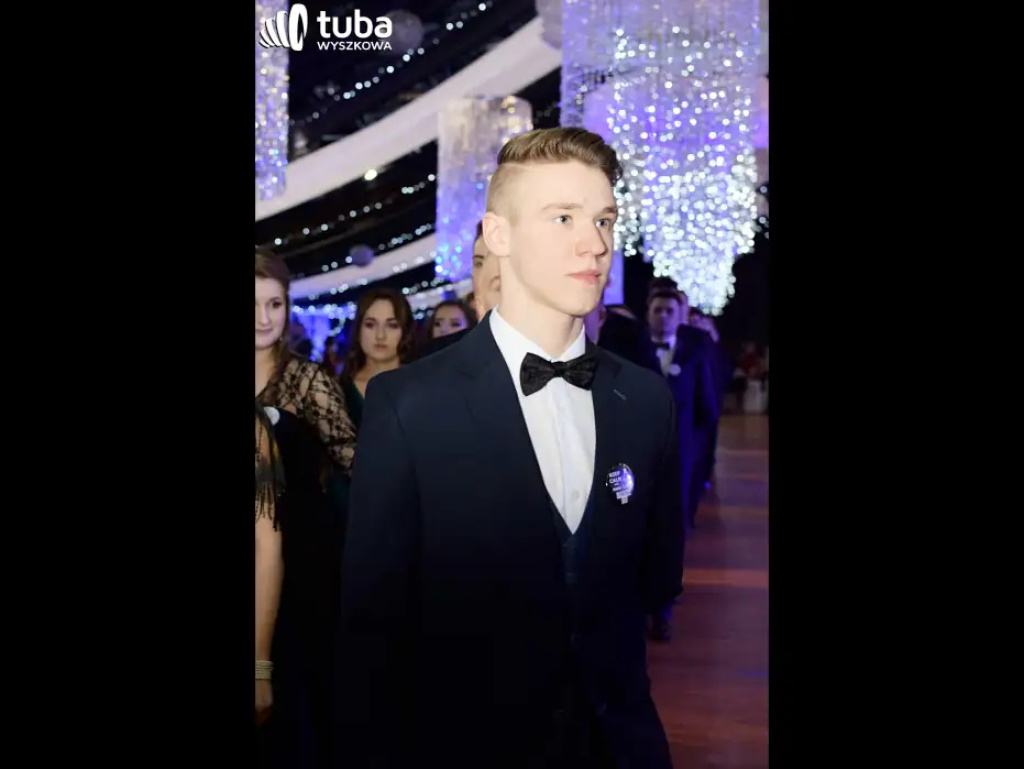 Baśniowy bal studniówkowy maturzystów Zespołu Szkół nr 3 w Wyszkowie (video)